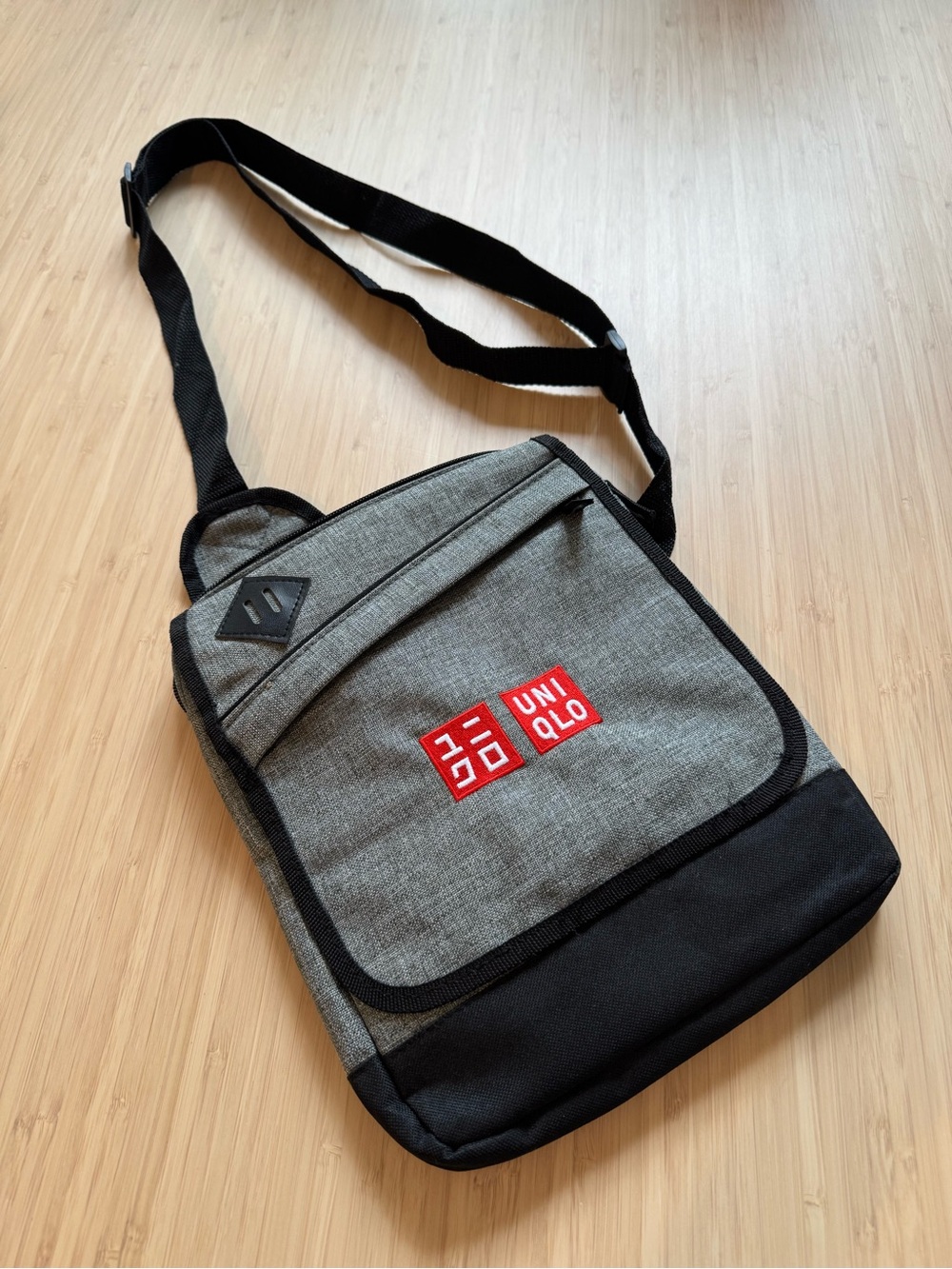 UNIQLO Grey and Black Men's Messenger Crossbody Bag